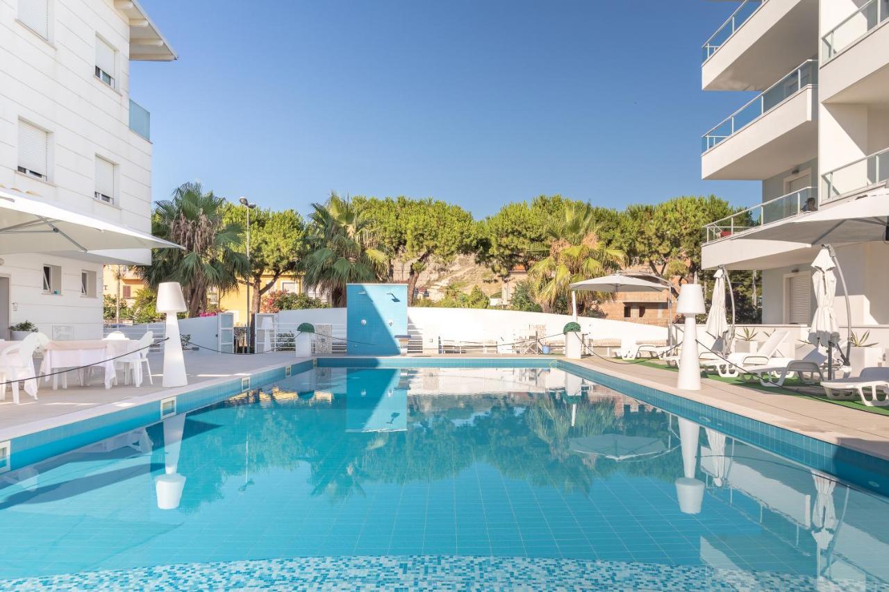 Case Vacanze Blue Bay Resort Roseto Degli Abruzzi Eksteriør bilde